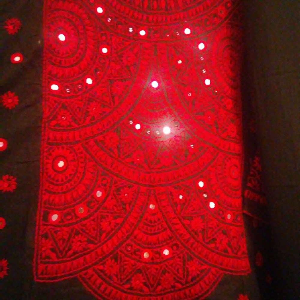 90%off Beautiful Black and red kameez.